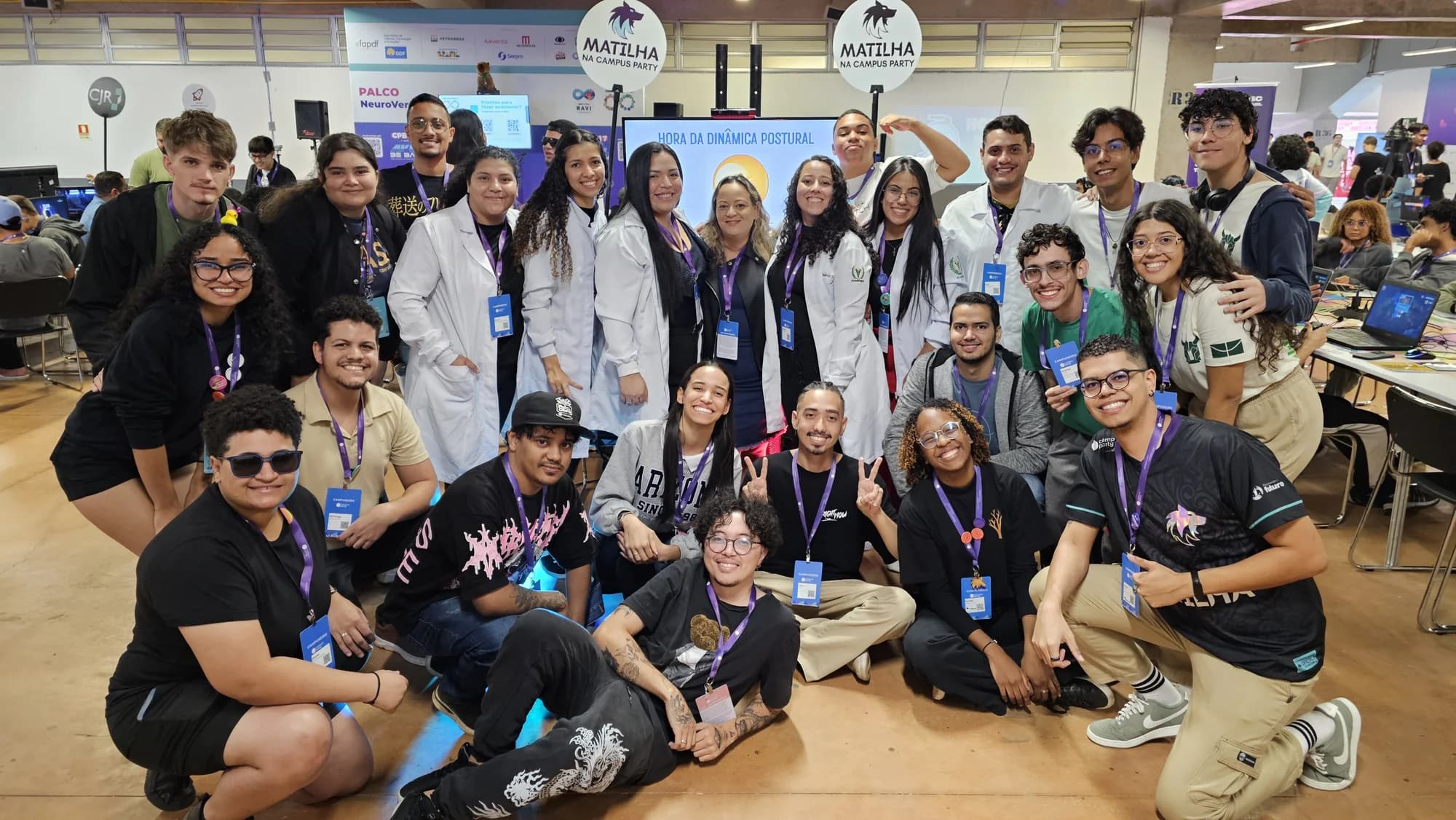 Equipe e participantes do projeto Matilha em evento de tecnologia